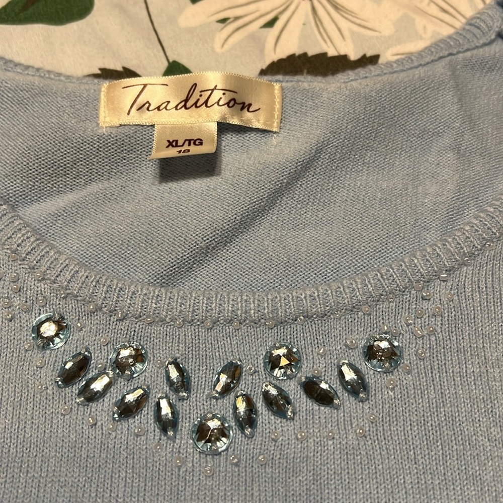 Traditions sleeveless sweater size XL